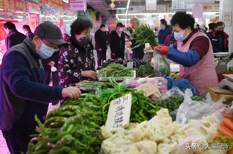 鲜嫩圆白菜，价格行情看涨，美好生活添彩！